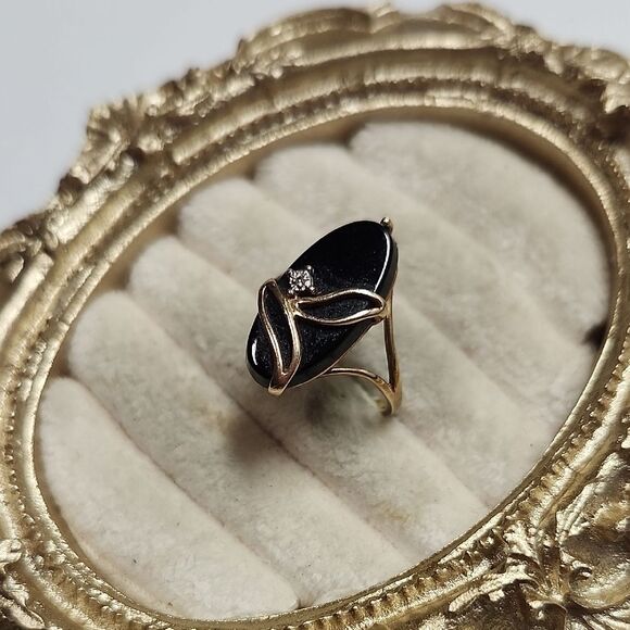 10K Gold And Onyx Ring With Diamond Accent Size 7